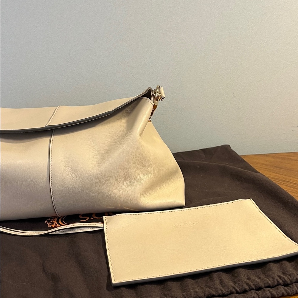 Tod's Cream Shoulder Bag with Gold Accents - Picture 14 of 16